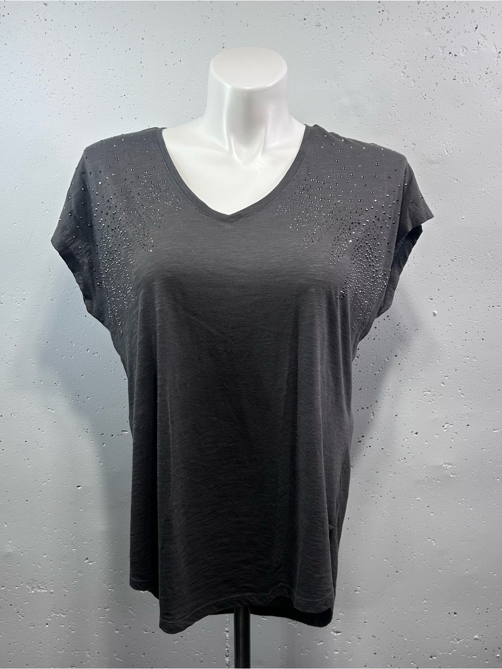 Rock & Republic Charcoal V-Neck Embellished Sequin Tee L